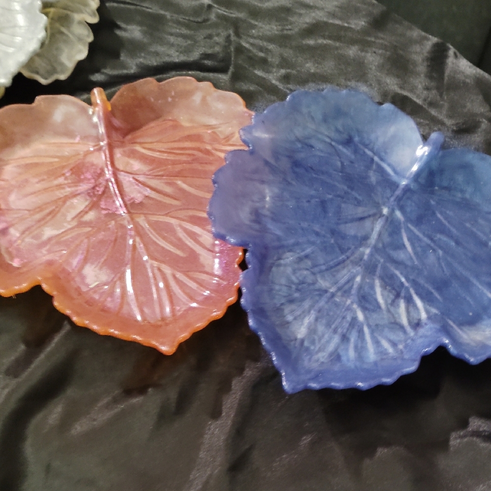 Leaf-Shaped Glass Plates in Pink and Blue